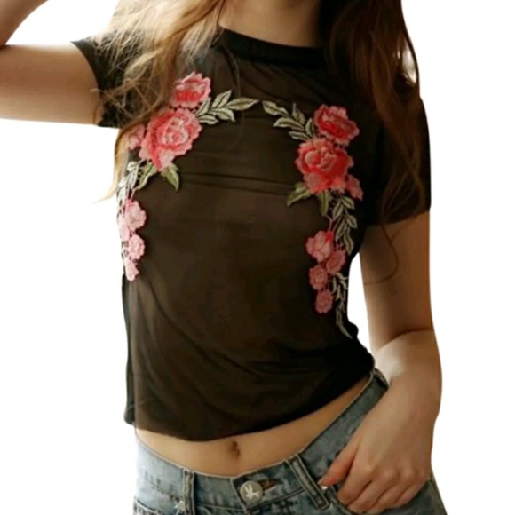 Tops - Brand New Rose Applique Black Crop Top